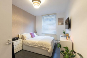 Cosy One-bedroom Work Retreat